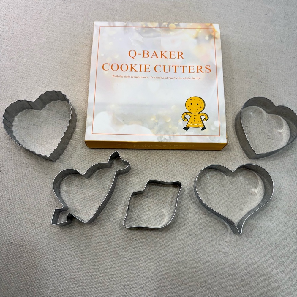 Valentine's Day Heart Cookie Cutter Set - 5 Piece Valentine Cookie Cutters - NWT
